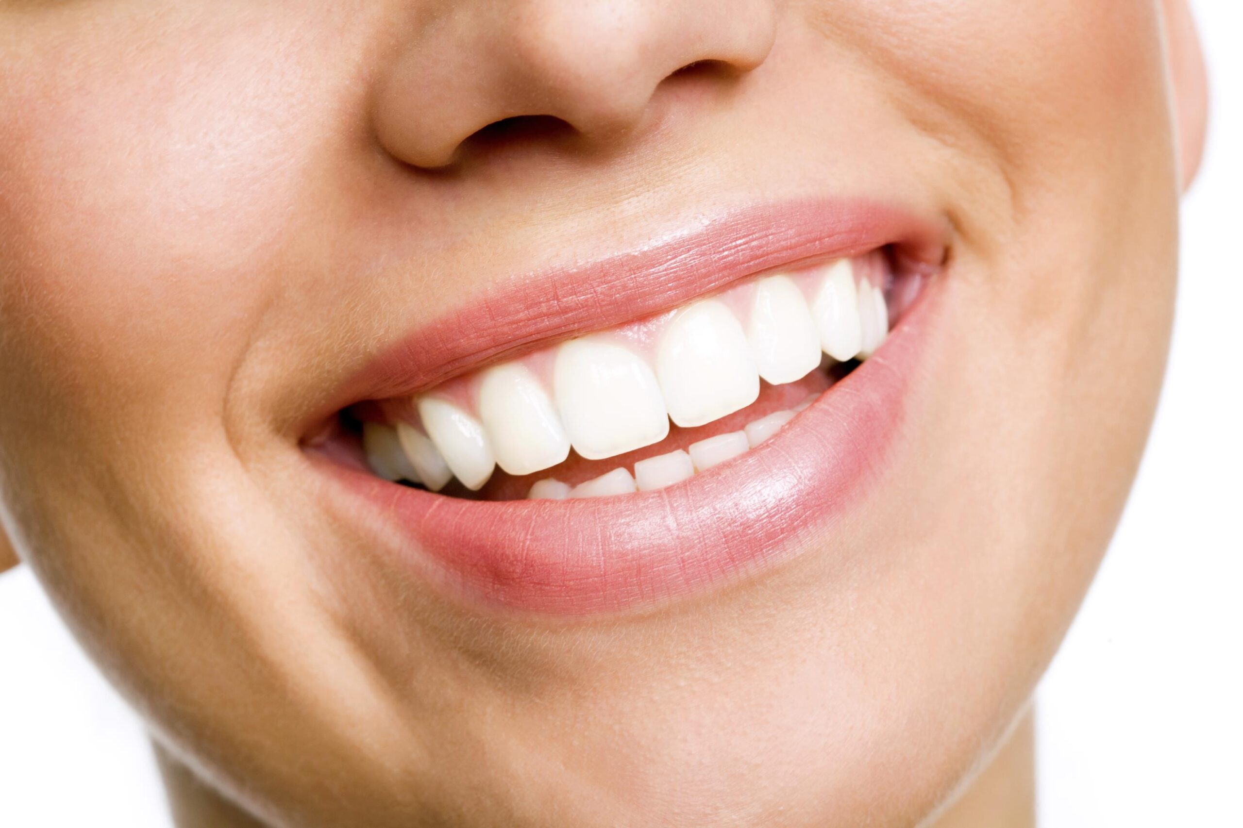 Natural Ways to Whiten Your Teeth at Home